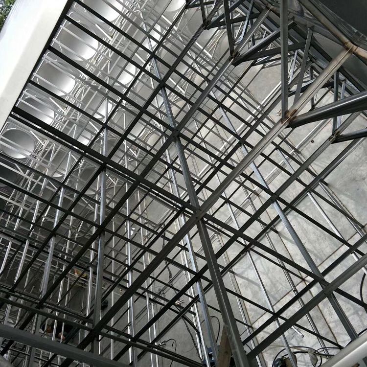 不銹鋼水箱和玻璃水箱哪個(gè)好？